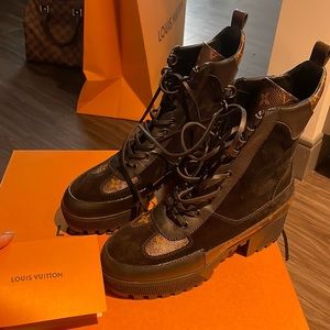 LV LAUREATE PLATFORM DESERT BOOT